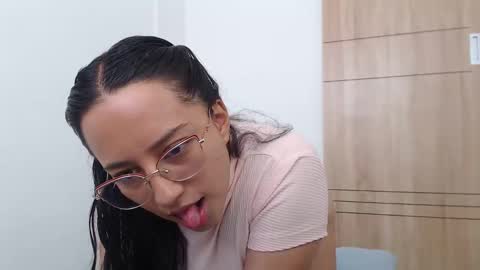 Laura online show from 02.24.25