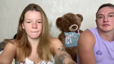 Snapshot of sweet__bunnies chatting on 09.29.25 Mia and Robert online show from 09.29.25