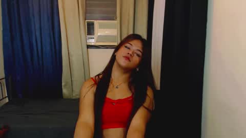 Snapshot of sweet_ahrii chatting on 02.14.25 CLEO online show from 02.14.25