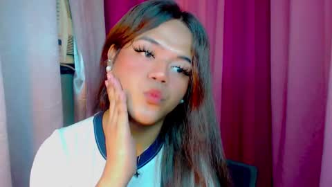 Snapshot of sweet_ahrii chatting on 02.22.25 CLEO online show from 02.22.25