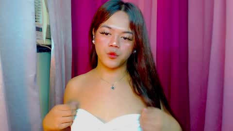 Snapshot of sweet_ahrii chatting on 02.22.25 CLEO online show from 02.22.25
