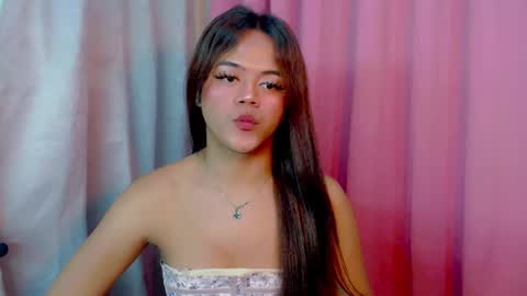 Snapshot of sweet_ahrii chatting on 02.23.25 CLEO online show from 02.23.25