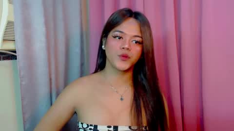 Snapshot of sweet_ahrii chatting on 02.24.25 CLEO online show from 02.24.25