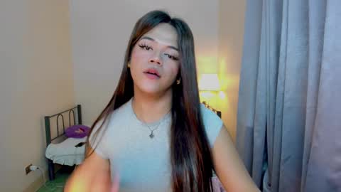 Snapshot of sweet_ahrii chatting on 03.06.25 CLEO online show from 03.06.25