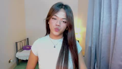 Snapshot of sweet_ahrii chatting on 03.06.25 CLEO online show from 03.06.25