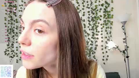 Snapshot of sweet_and_flirt chatting on 10.24.25 Alice online show from 10.24.25