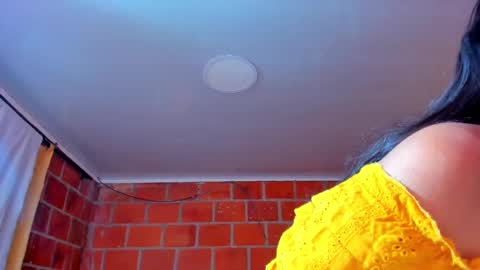 Snapshot of sweet_and_hot_alaia chatting on 10.15.25 sweet and hot alaia online show from 10.15.25