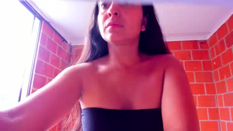 sweet and hot alaia online show from 11.12.25