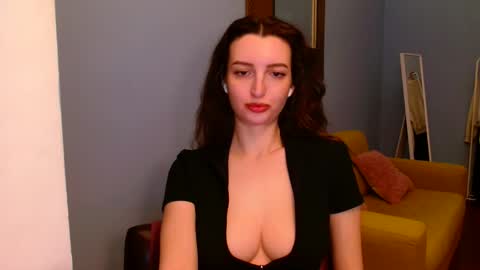 Snapshot of sweet_baby_miranda_ chatting on 05.25.26 Miranda online show from 05.25.26