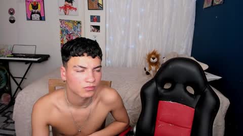Snapshot of sweet_boys_xx chatting on 02.21.25 CristianBrayan PVT OPEN online show from 02.21.25