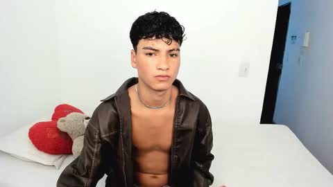 Snapshot of sweet_boys_xx chatting on 10.29.25 CristianBrayan PVT OPEN online show from 10.29.25