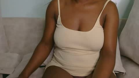 Snapshot of sweet_dellah54 chatting on 02.14.26 dellah online show from 02.14.26