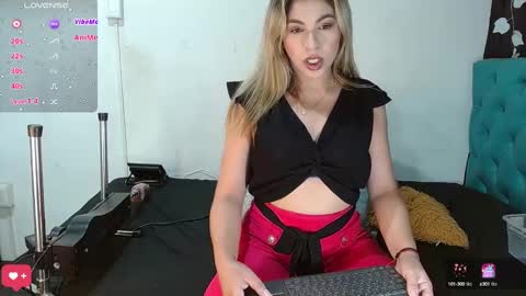 Snapshot of sweet_devil2 chatting on 01.24.25 kandy  muller online show from 01.24.25