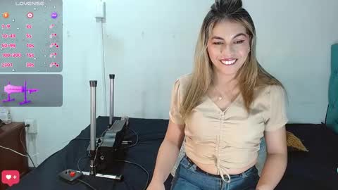 Snapshot of sweet_devil2 chatting on 01.25.25 kandy  muller online show from 01.25.25