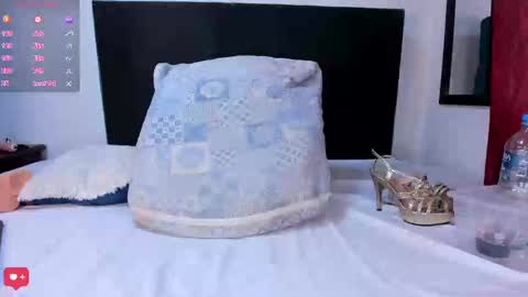 Snapshot of sweet_devil2 chatting on 10.15.25 kandy  muller online show from 10.15.25