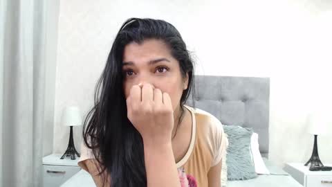 Snapshot of sweet_dreamses chatting on 01.12.25 Kendra online show from 01.12.25