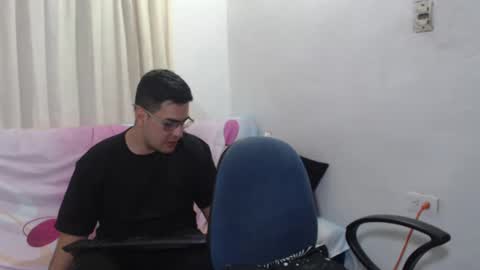 sweet_fantasy_couple online show from 01.27.25