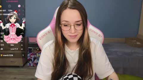 Snapshot of sweet_frosty chatting on 12.18.24 Alice online show from 12.18.24