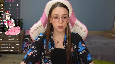 Snapshot of sweet_frosty chatting on 12.19.24 Alice online show from 12.19.24