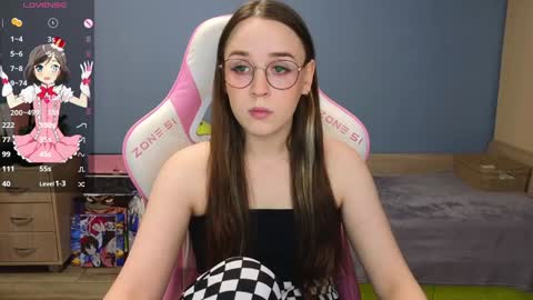 Snapshot of sweet_frosty chatting on 01.04.25 Alice online show from 01.04.25