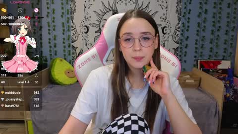 Snapshot of sweet_frosty chatting on 01.13.25 Alice online show from 01.13.25