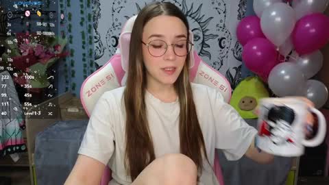 Snapshot of sweet_frosty chatting on 01.21.25 Alice online show from 01.21.25
