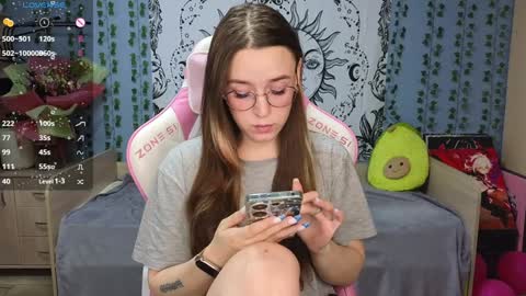 Snapshot of sweet_frosty chatting on 02.04.25 Alice online show from 02.04.25