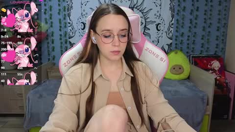Snapshot of sweet_frosty chatting on 02.06.25 Alice online show from 02.06.25