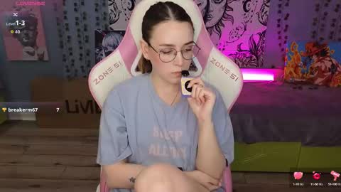 Snapshot of sweet_frosty chatting on 09.09.25 Alice online show from 09.09.25