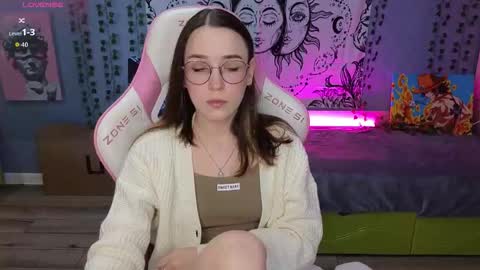 Snapshot of sweet_frosty chatting on 09.15.25 Alice online show from 09.15.25