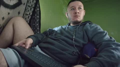 sweet_guy36 online show from 10.04.25