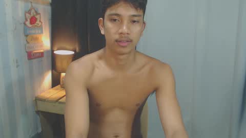 Snapshot of sweet_guyxx chatting on 02.03.25 sweet_guyxx online show from 02.03.25