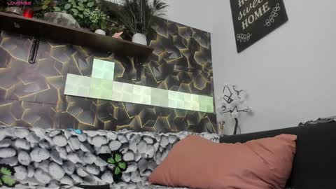 Alesy online show from 12.17.24