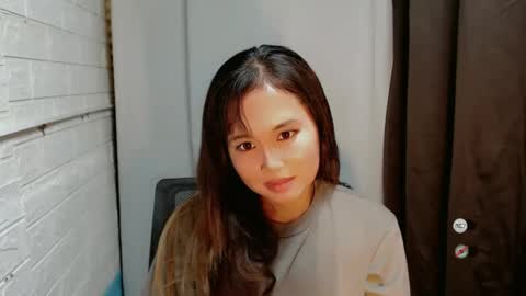Snapshot of sweet_laika chatting on 12.15.24 LAIKA online show from 12.15.24