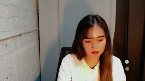 Snapshot of sweet_laika chatting on 12.15.24 LAIKA online show from 12.15.24