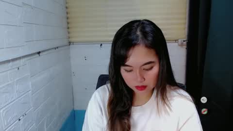 Snapshot of sweet_laika chatting on 01.15.25 LAIKA online show from 01.15.25