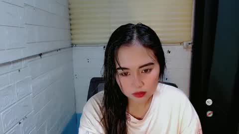 Snapshot of sweet_laika chatting on 01.15.25 LAIKA online show from 01.15.25