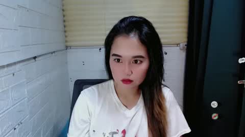 Snapshot of sweet_laika chatting on 01.24.25 LAIKA online show from 01.24.25