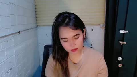 Snapshot of sweet_laika chatting on 01.25.25 LAIKA online show from 01.25.25