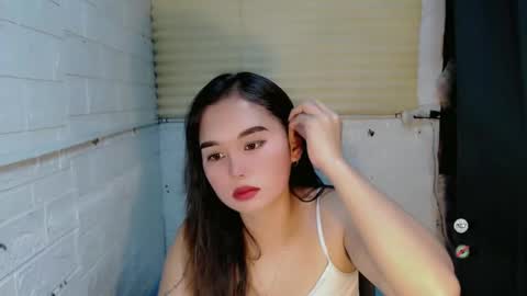 Snapshot of sweet_laika chatting on 02.05.25 LAIKA online show from 02.05.25
