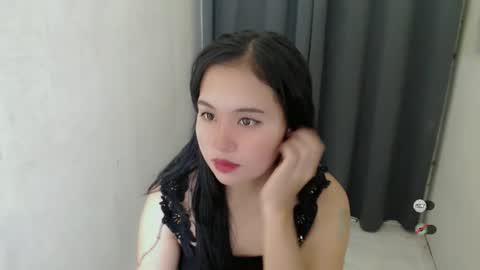Snapshot of sweet_laika chatting on 02.13.25 LAIKA online show from 02.13.25