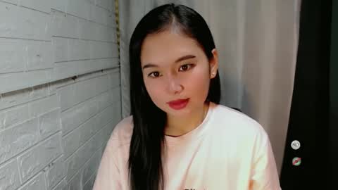 Snapshot of sweet_laika chatting on 02.15.25 LAIKA online show from 02.15.25