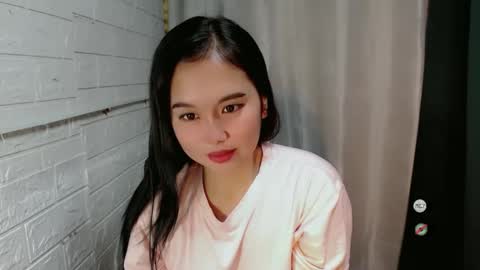 Snapshot of sweet_laika chatting on 02.15.25 LAIKA online show from 02.15.25
