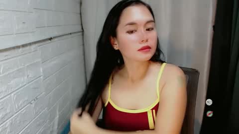 Snapshot of sweet_laika chatting on 02.17.25 LAIKA online show from 02.17.25