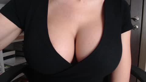 Snapshot of sweet_lil_thing chatting on 09.30.25 Jen online show from 09.30.25