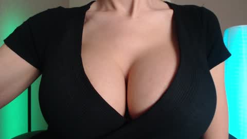 Jen online show from 12.04.25