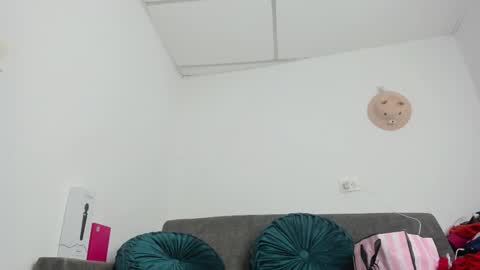 Snapshot of sweet_litle chatting on 02.22.26 sweet_litle online show from 02.22.26