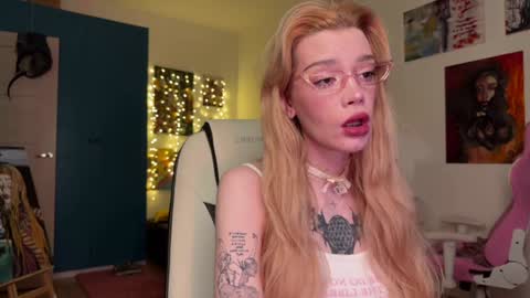 Melissa. Join me on Fansly link in social medias online show from 01.26.25