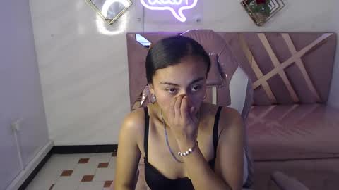 Live 300pm 900pm COLOMBIAN HOUR online show from 02.11.25