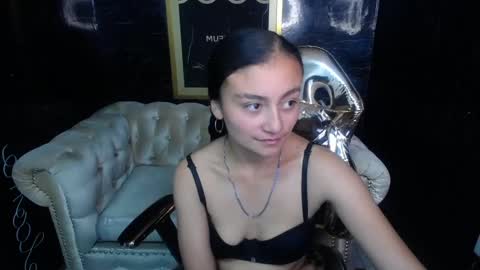 Live 300pm 900pm COLOMBIAN HOUR online show from 02.21.25